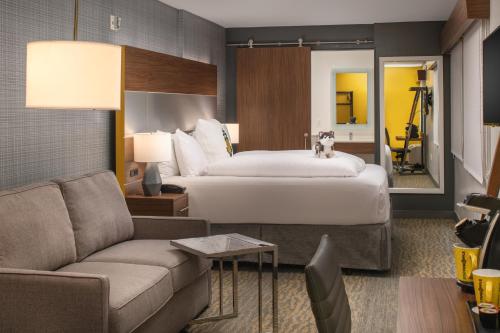 Staypineapple, Hotel Z, Gaslamp San Diego Image