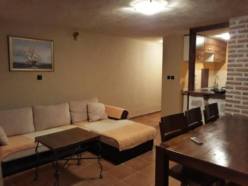 Fotografie z fotogalerie ubytování Apartments Lanmari v destinaci Risan