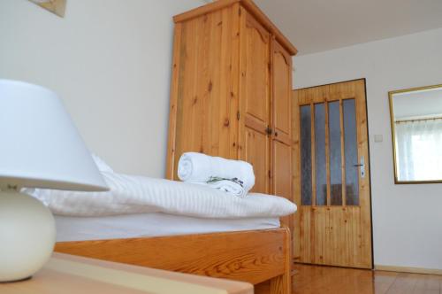 a room with towels on a counter with a wooden cabinet at Apartmány LÍVIA Litmanová in Litmanová