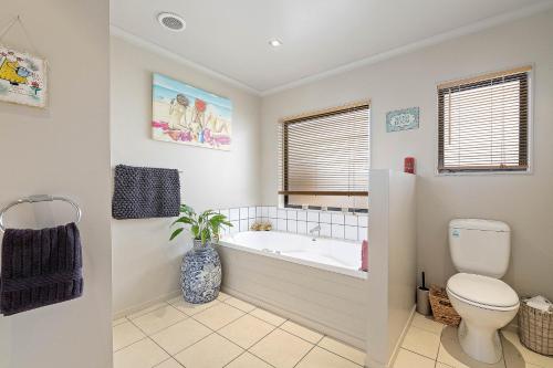 a bathroom with a toilet and a bath tub at 23onAlbert in Clyde