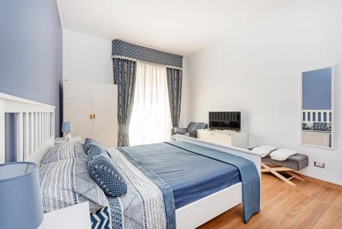 a bedroom with a large bed with a blue blanket at B&B Il Dogandiere in Rome
