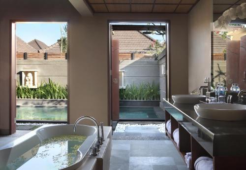Πισίνα στο ή κοντά στο Nyuh Bali Villas