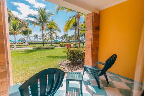 Jardin de l'établissement Grand Decameron Panama, A Trademark All Inclusive Resort