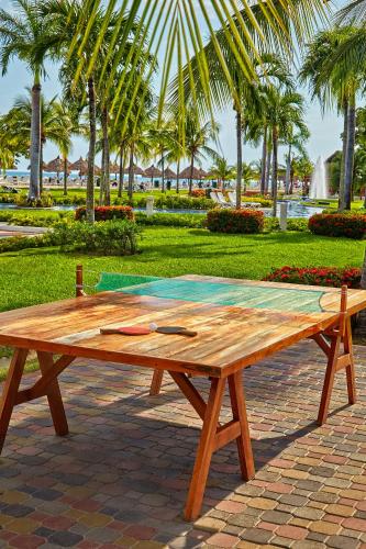 Piscine de l'établissement Grand Decameron Panama, A Trademark All Inclusive Resort ou située à proximité
