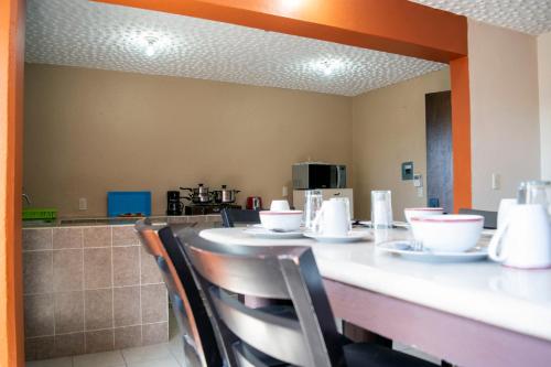 Kuchyň nebo kuchyňský kout v ubytování Isabel Suites