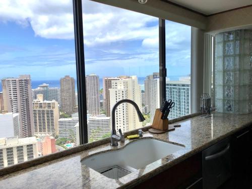 Hawaiian Monarch Penthouse 3bedroom_3