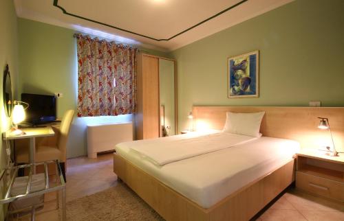 Gallery image of Hotel Aruba in Budva