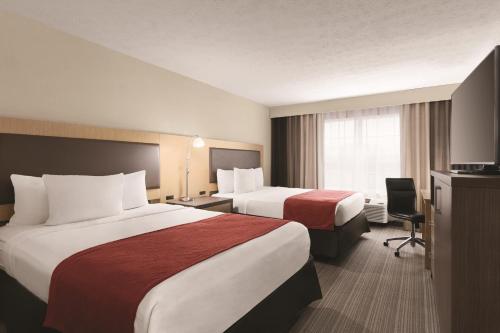 Letto o letti in una camera di Country Inn & Suites by Radisson, Fairborn South, OH