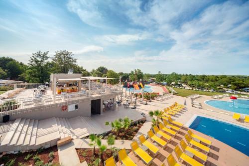 Bazén v ubytování Mobilhome Victoria Camping Lanterna nebo v jeho okolí