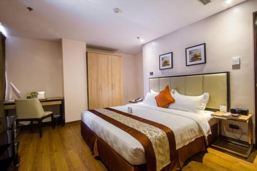 Giường trong phòng chung tại ACE Hotel and Suites