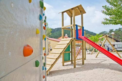 Mobile Homes Victoria San Marino tesisinde çocuk oyun alanı