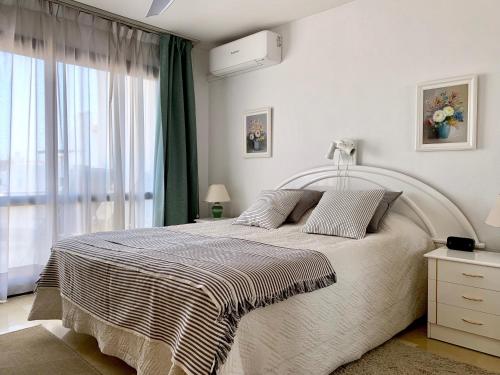 3 BEDROOM, 250m FROM THE BEACH! SWIMMING POOL, PARKING!