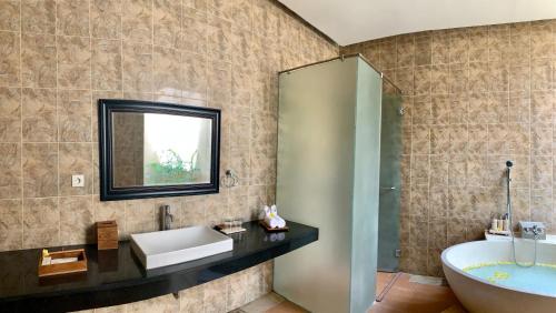 Un baño de Kartika Dahayu Private Pool Villas