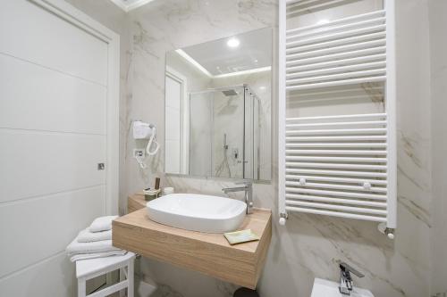 A bathroom at B&B Quarto Novo Suite