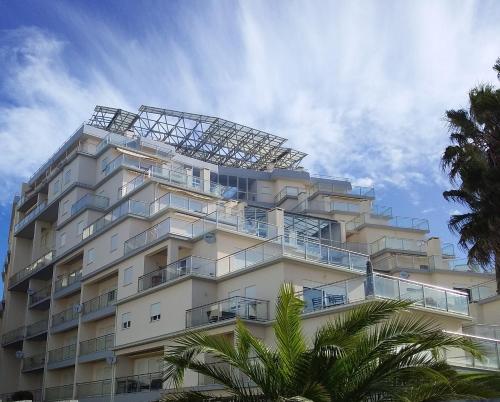 Atlantic Beach-side Apartment
