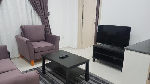 ماجيك سويت صباح السالم Magic suite sabah Alsalemにあるテレビまたはエンターテインメントセンター