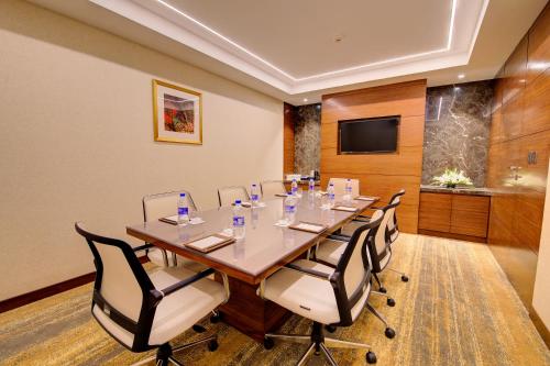 a conference room with a long table and chairs at Niranta Transit Hotel Mumbai Airport - At Arrivals in Mumbai
