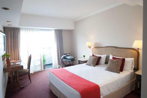 a hotel room with a large bed and a window at Ramada by Wyndham Buenos Aires Centro in Buenos Aires