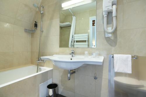 Bilik mandi di Hotel du College de France