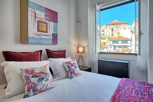 Gallery image of Localtraveling ALFAMA River View - Family Apartments in Lisbon