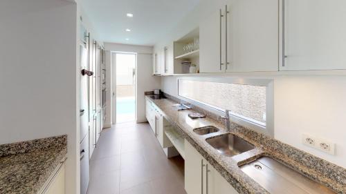 Luxury BKM in Playa del Duque
