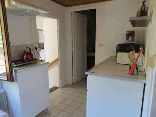 a kitchen with white counters and a counter top at Charmante maison prés de Vézelay in Voutenay-sur-Cure