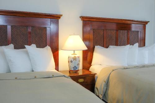 a bedroom with two beds and a lamp on a night stand at Jailhouse Inn in Newport