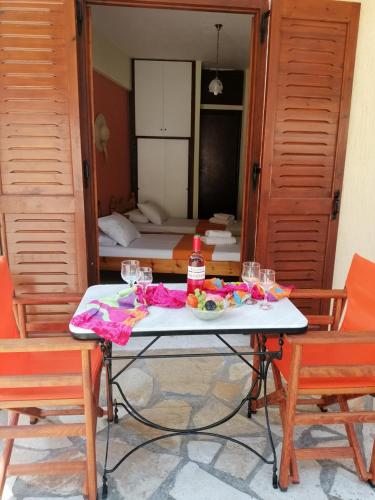 a table in a room with two chairs at Ionio Sea Poros Studios in Mikros Gialos