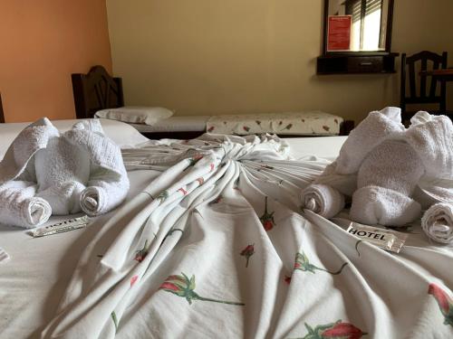 a group of towels sitting on top of a bed at Center Hotel in Imbé