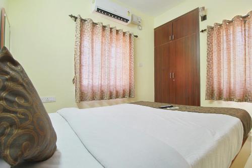 Postel nebo postele na pokoji v ubytování Viswa Service Apartment