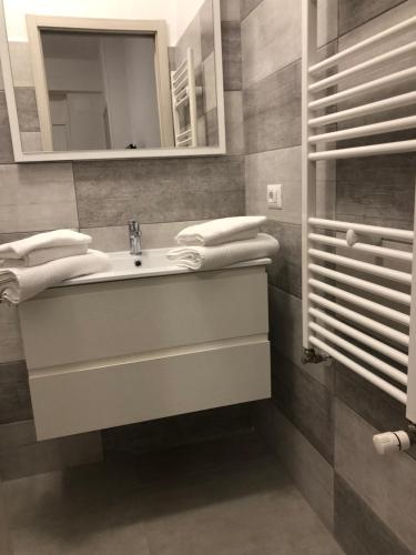 a bathroom with a sink and a mirror and towels at Carpe Diem in Lamezia Terme