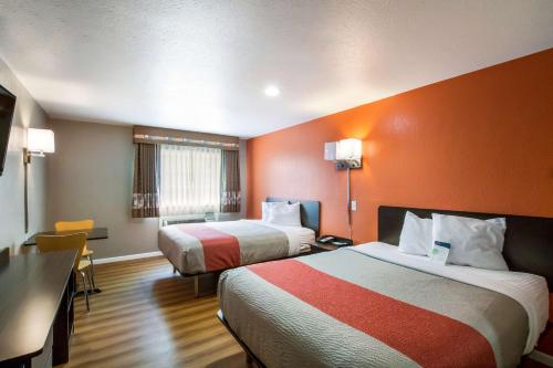 Ένα ή περισσότερα κρεβάτια σε δωμάτιο στο Motel 6-Rossford, OH