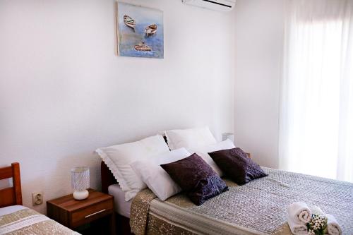Postel nebo postele na pokoji v ubytování Apartmani Obala