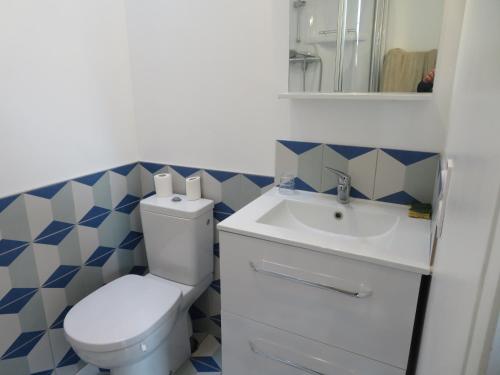 Ένα μπάνιο στο Les Chambres Studios de Pleslin-Foucher