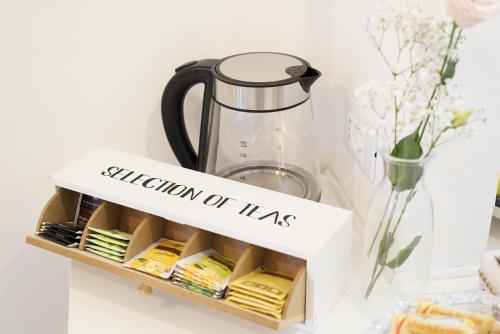 a box with a kitchen of has sign on it at Fermatiqui in Ravenna