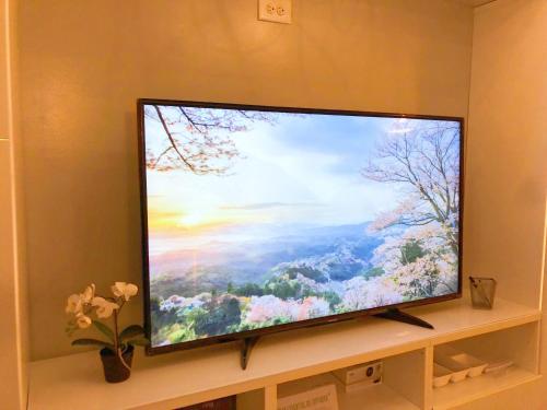 a flat screen tv sitting on top of a shelf at 2 Bedrooms Robinwood Condo in Norcross