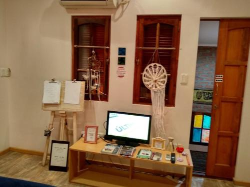 a room with a desk with a computer on it at Casa 24 Puerto Iguazu in Puerto Iguazú