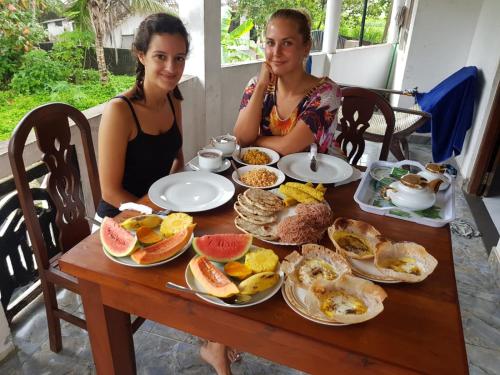 Φαγητό σε αυτός ο ξενώνας ή κάπου εκεί κοντά