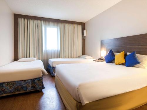 Postel nebo postele na pokoji v ubytování Novotel Manaus