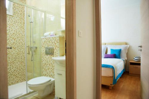 Vonios kambarys apgyvendinimo įstaigoje Lando Resort
