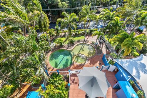 an overhead view of a resort with a pool and palm trees at White Crest Apartments in Hervey Bay