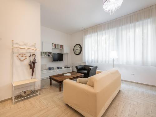 A television and/or entertainment centre at Casa Béar