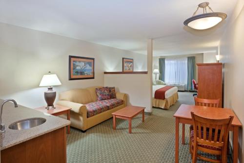 Afbeelding uit fotogalerij van Triple Play Resort Hotel & Suites in Hayden