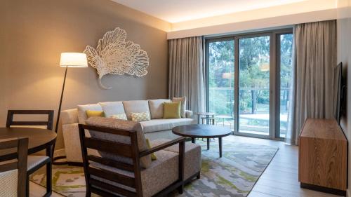 Un lugar para sentarse en Radisson Blu Hotel & Residence Nairobi Arboretum