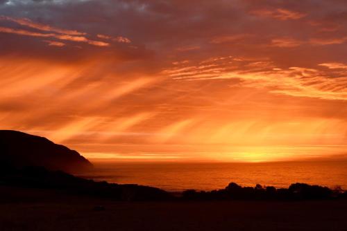 a sunset over the ocean with the sun setting at Seacroft Estate in Apollo Bay