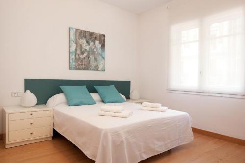 a bedroom with a bed with two towels on it at Click&Flat Floridablanca in Barcelona