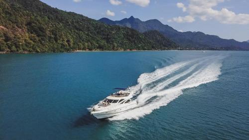 a boat in the middle of a body of water at Peninsula Beach Resort in Ko Chang