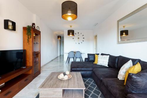 Spacious Beachfront Flat with Sea Views and Private Indoor Parking