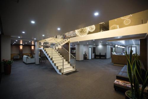 a lobby with a staircase in a building at Bello Hotel in Toledo