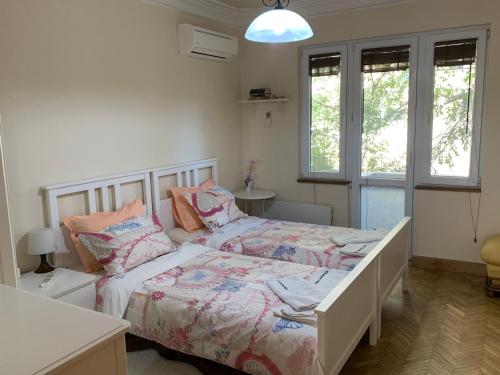 Ένα ή περισσότερα κρεβάτια σε δωμάτιο στο ViITOSHKA Apartment